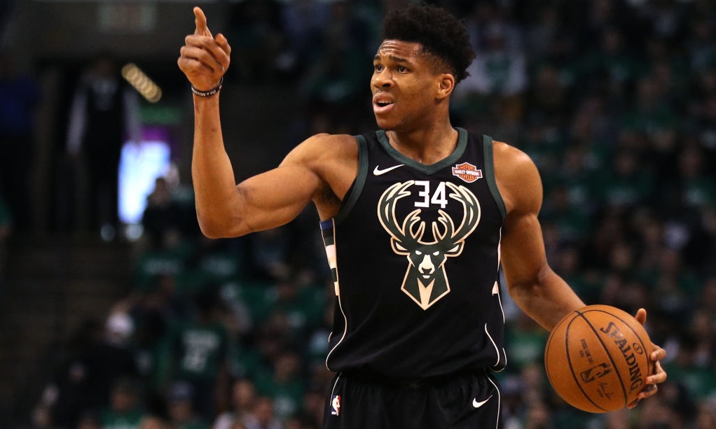 NBA: Με την… Ακρόπολη πάνω του ο Αντετοκούνμπο (photos)
