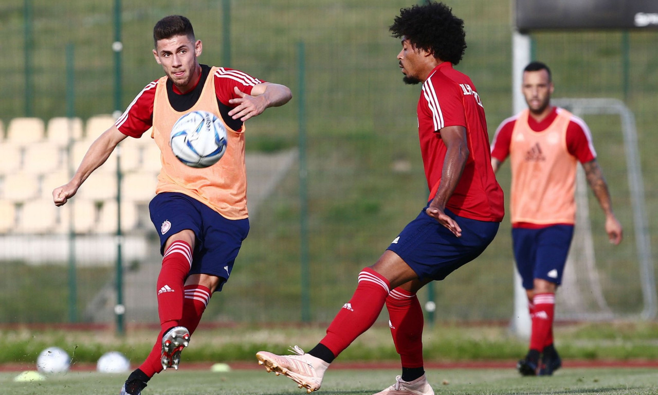 Ολυμπιακός: H πρώτη προπόνηση στο Γκνιεβίνο (video)