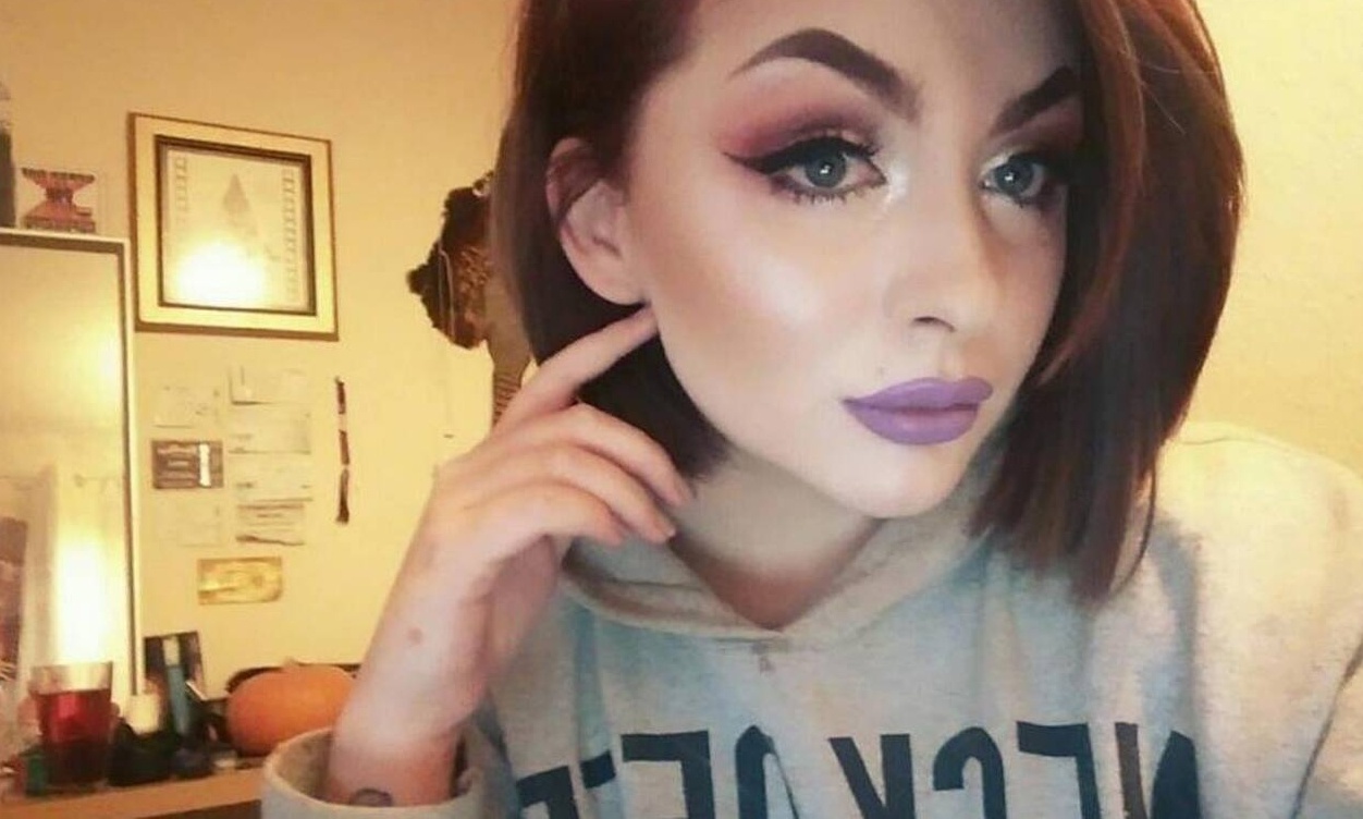 Την χώρισε το αγόρι της όταν την είδε χωρίς μακιγιάζ - Δείτε γιατί (photos+vid)