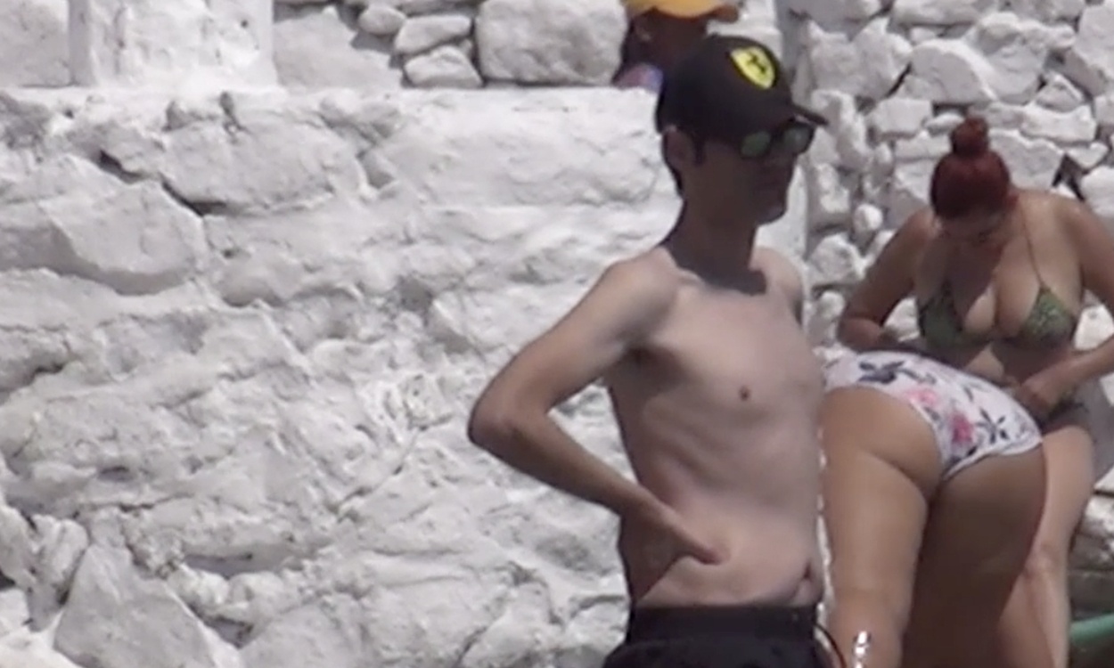 Ο Μένιος Φουρθιώτης έκανε το γρηγορότερο μπάνιο στην ιστορία της Μυκόνου! (video)