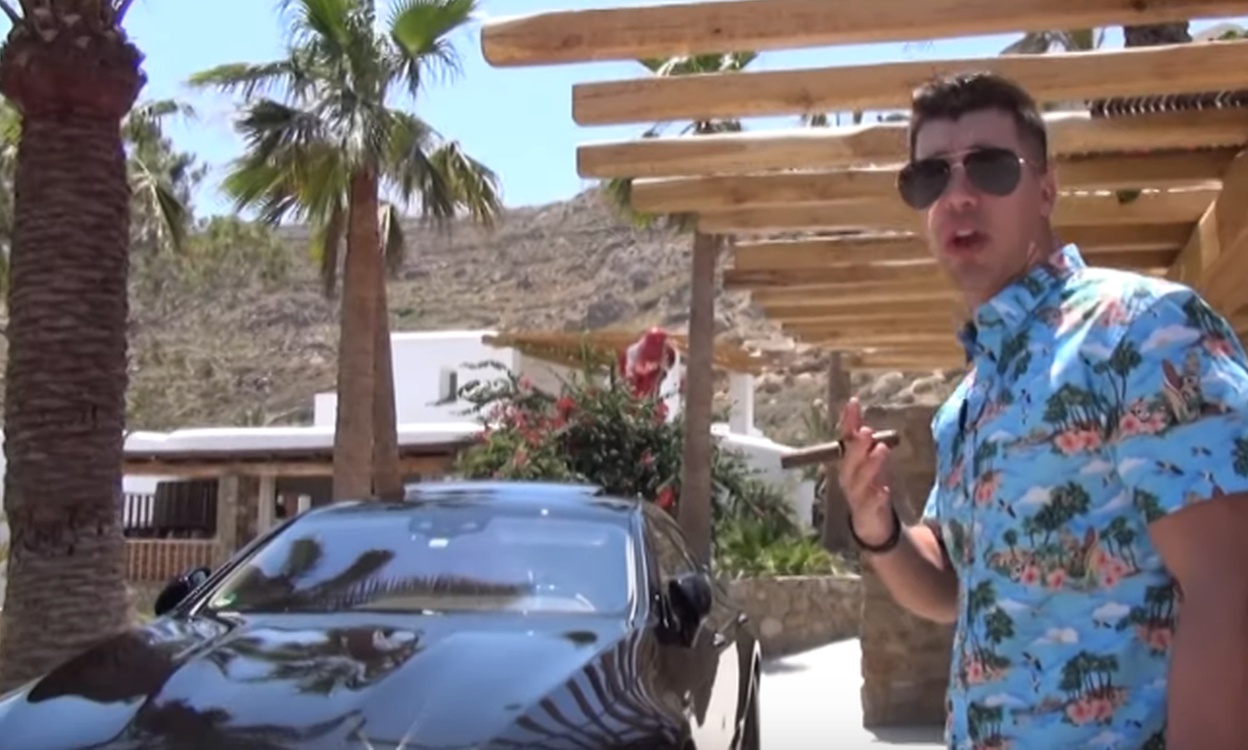 Ο «Αγάπη Μόνο» κανεί χλιδάτη ζωή στη Μύκονο ξοδεύοντας εκατομμύρια (video)