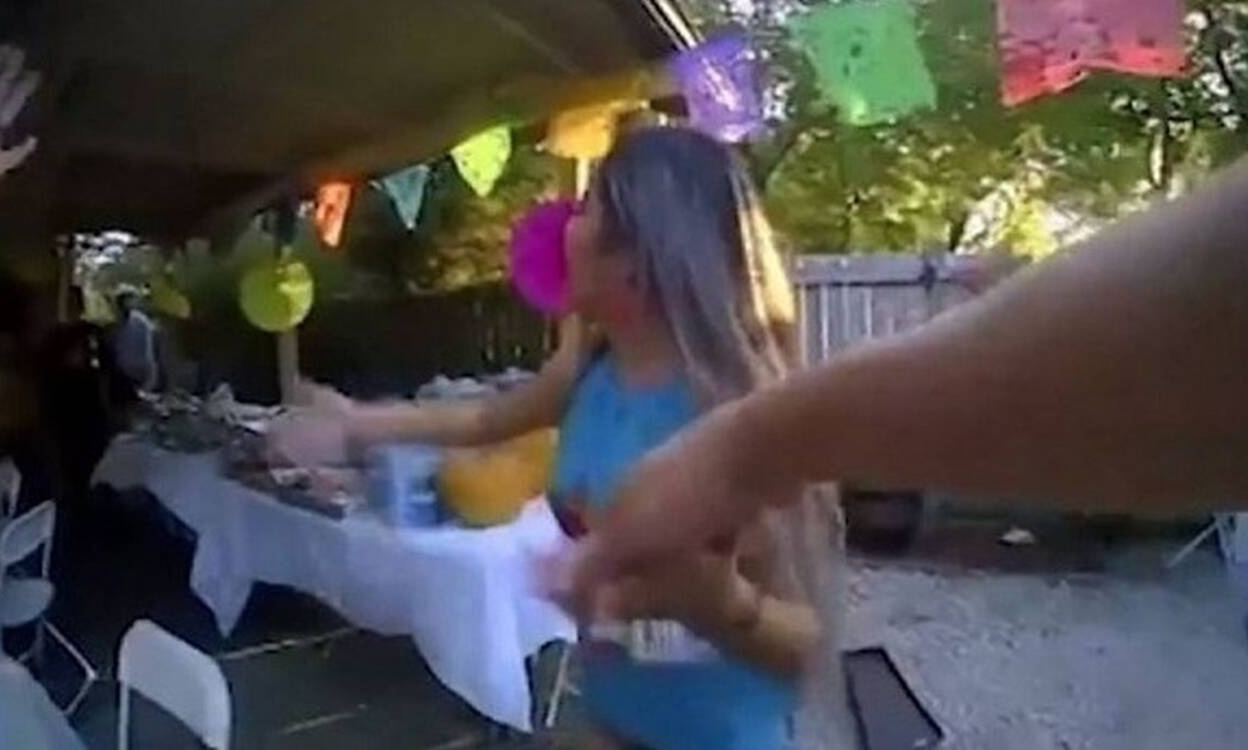 Κάλεσαν την αστυνομία για να σταματήσει ένα πάρτι αλλά κανένας δεν περίμενε τη συνέχεια (video)