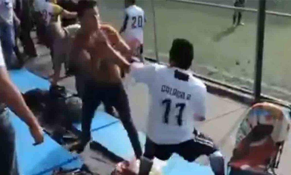 Επικό ξύλο γονέων σε παιδικό πρωτάθλημα (video)