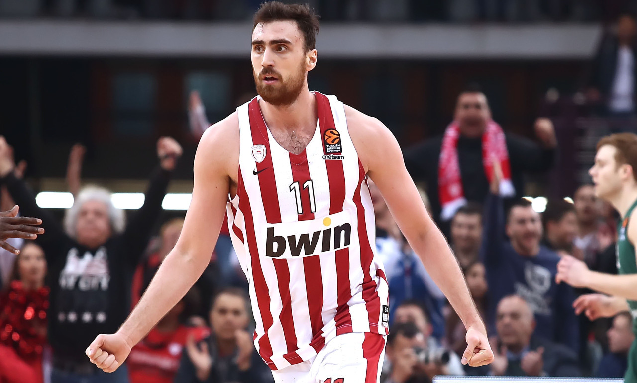 Μάνατζερ Μιλουτίνοφ: «Δεν είναι κακό να ζητάει κάποιος να πληρωθεί»