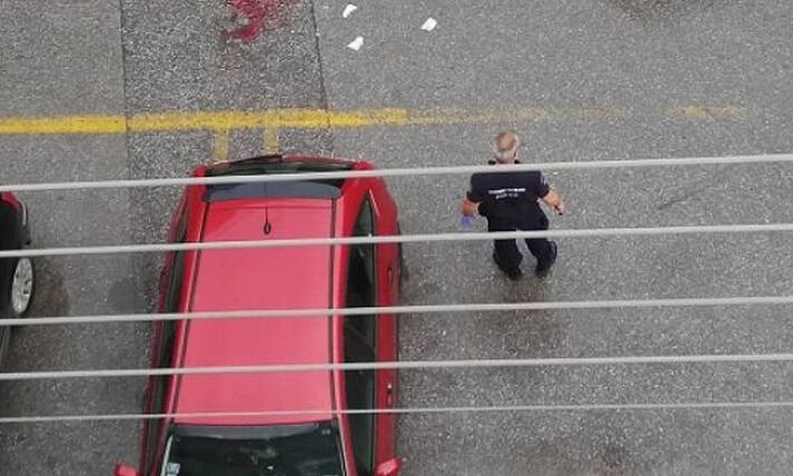 Θεσσαλονίκη: Της επιτέθηκε με τσεκούρι στη μέση του δρόμου - Σε κρίσιμη κατάσταση η γυναίκα