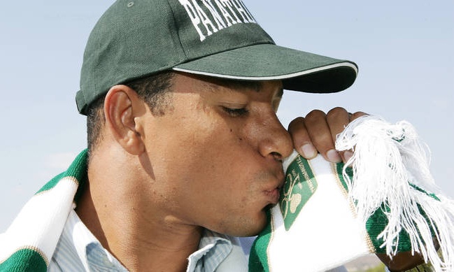 Σαν σήμερα: Όταν «γκρεμίστηκε» το «Ελ. Βενιζέλος» για τον Ζιλμπέρτο Σίλβα (photos,videos)