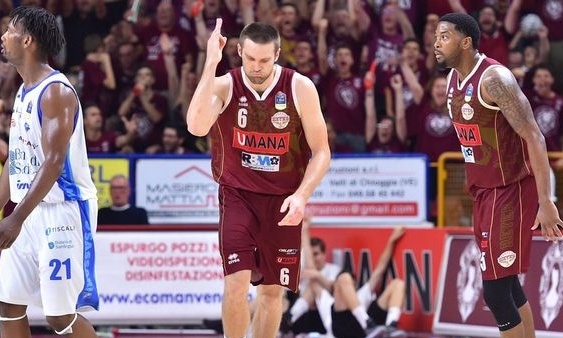 Ριζώνει στην Βενέτσια ο Μπράμος (video+photo)