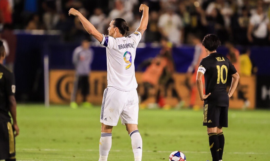 Απίστευτος Ιμπραΐμοβιτς! Με χατ τρικ οδήγησε τους Γκάλαξι στη νίκη (photos+video)