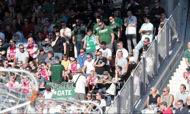 Άγιαξ – Παναθηναϊκός: Μαζί οι οπαδοί των δυο ομάδων (photos)