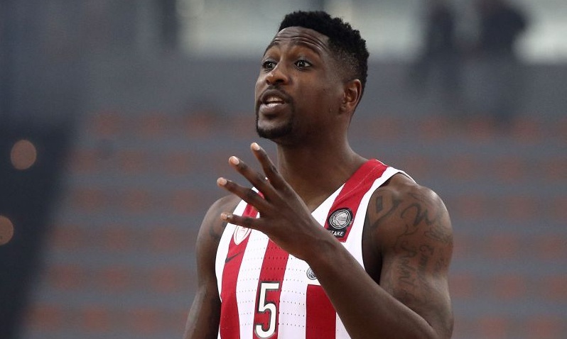 Απογοήτευση στον κόσμο του Ολυμπιακού μετά τον Τσέρι (photos)