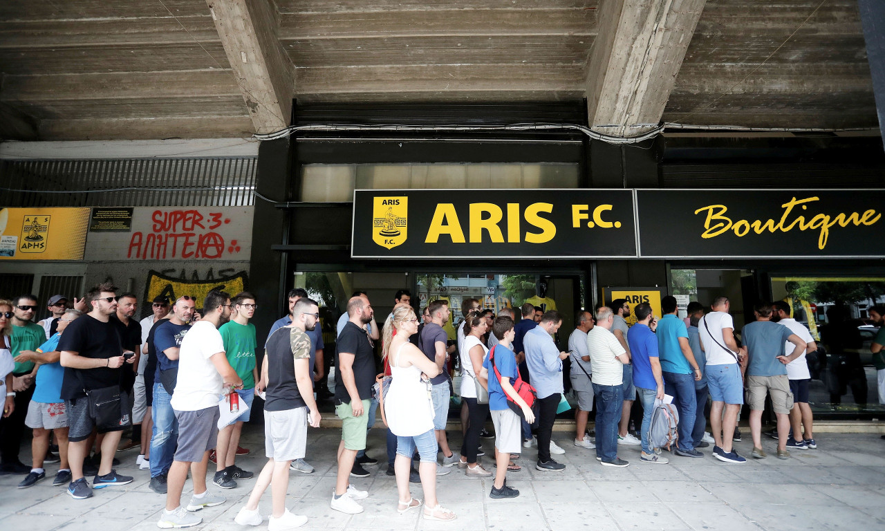 Άρης-ΑΕ Λεμεσού: Ουρές για ένα εισιτήριο στο «Κλ. Βικελίδης» (photos)