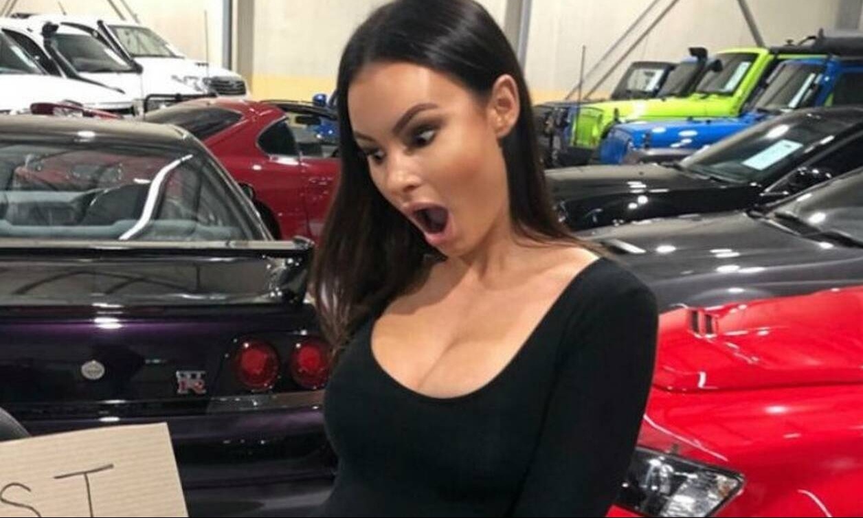 Μία 25χρονη πούλησε το αμάξι της - Δεν φαντάζεστε τι ξέχασε μέσα το ντουλαπάκι (photos)