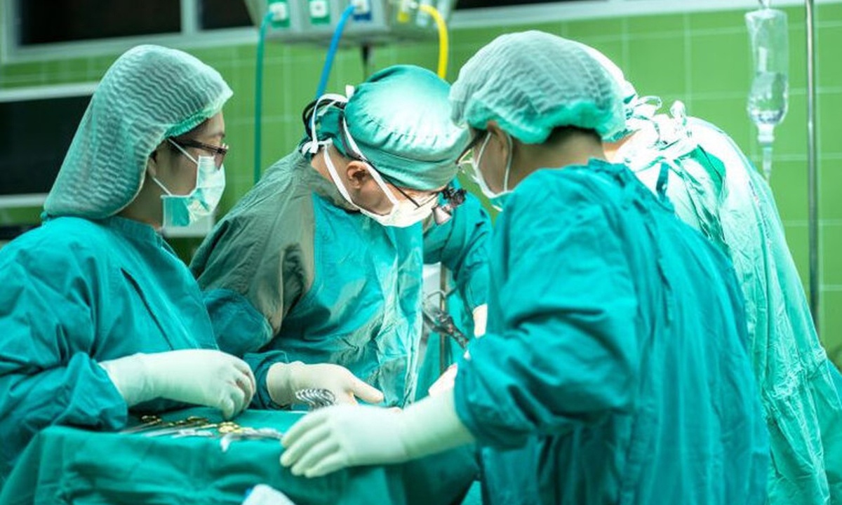 Έπαθαν ΣΟΚ οι γιατροί μόλις ανακάλυψαν τι βρισκόταν στο στομάχι της 8χρονης