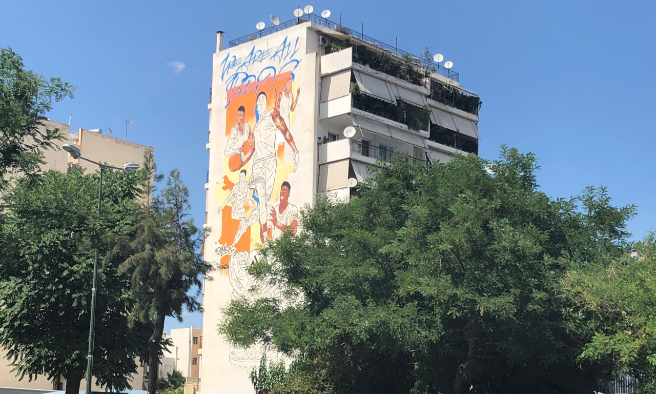 Εντυπωσιακά πλάνα από το γκράφιτι των Antetokounbros (photos+video)