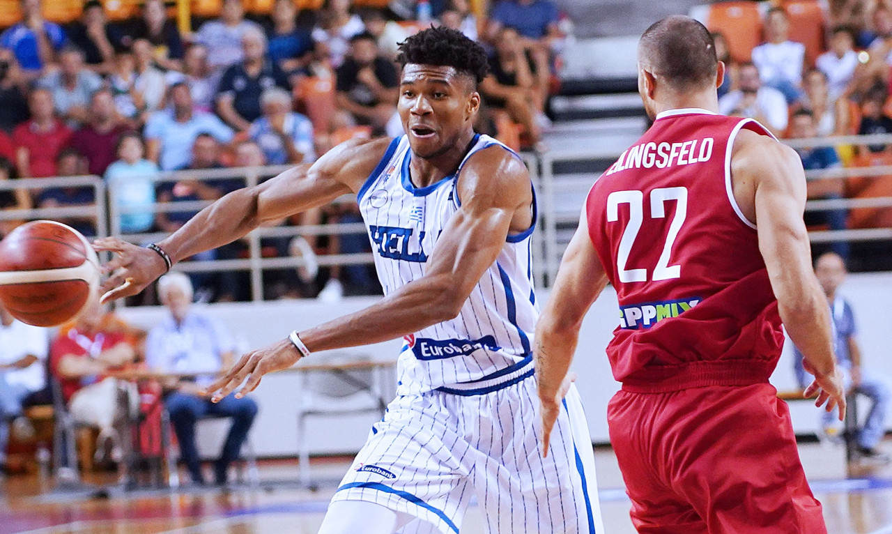 «Τρέλα» με Αντετοκούνμπο ο Περλ: Ζήτησε φωτογραφία με τον «Greek Freak»