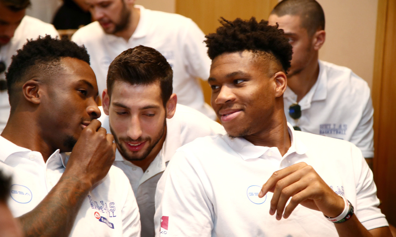 Οι ιστορίες του Σαλούστρου για Αντετοκούνμπο και Εθνική ομάδα