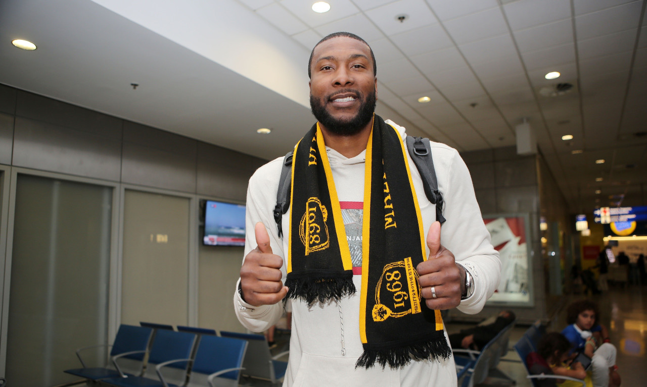 ΑΕΚ: Έφτασε στην Αθήνα ο Σλότερ (photos)