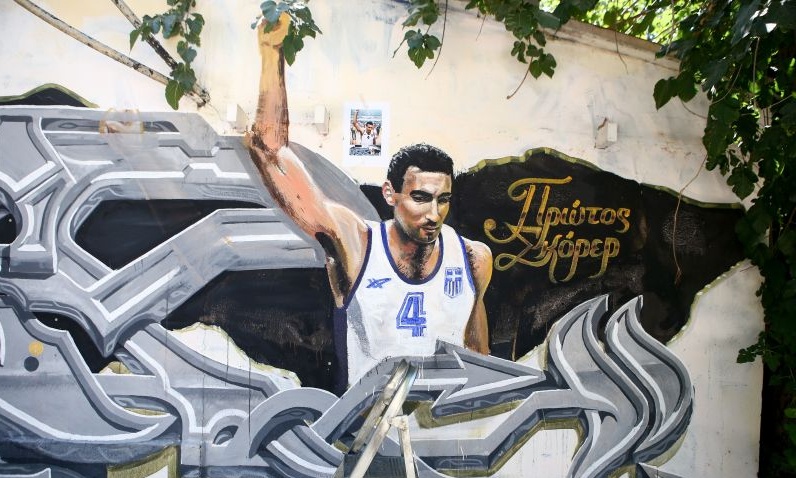 Καρέ – καρέ η… διόρθωση στο γκράφιτι του Νίκου Γκάλη (photos)