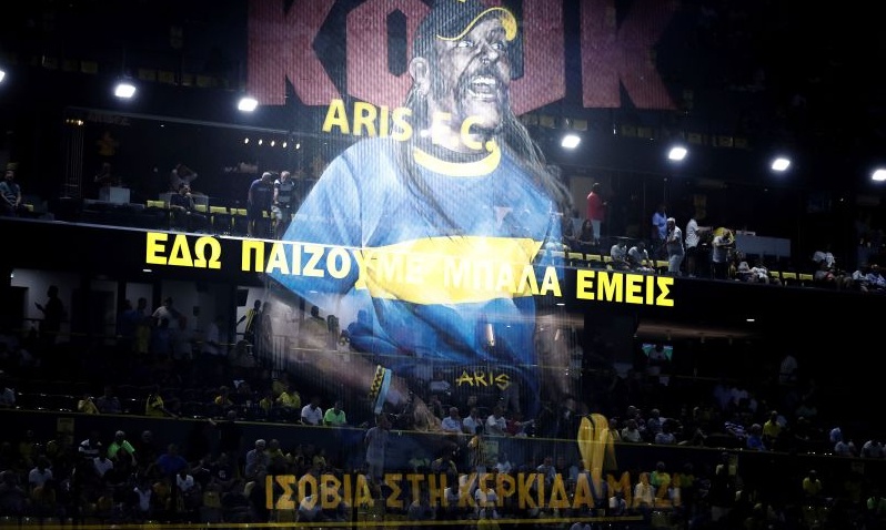 Άρης – ΟΦΗ: Συγκλονιστικές στιγμές στο «Βικελίδης» για τον Κουκ (photos)