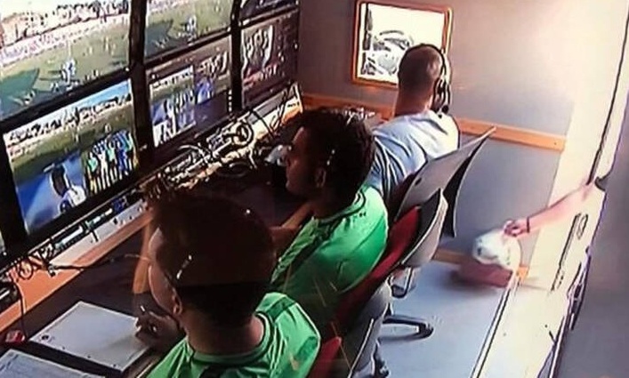 Viral τα... σουβλάκια στην πρεμιέρα του VAR