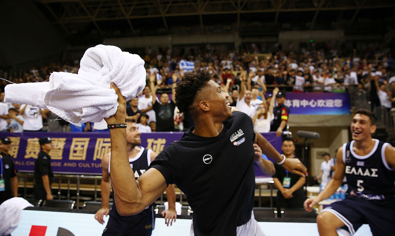 Γιάννης Αντετοκούνμπο: «Τρελάθηκαν» ξανά μαζί του στην Κίνα (photos)