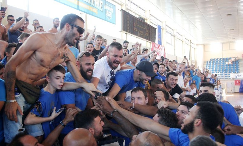 Ιωνικός: «Τρέλα» από 300 οπαδούς στην «πρώτη», παρουσία Σχορτσανίτη (photos)