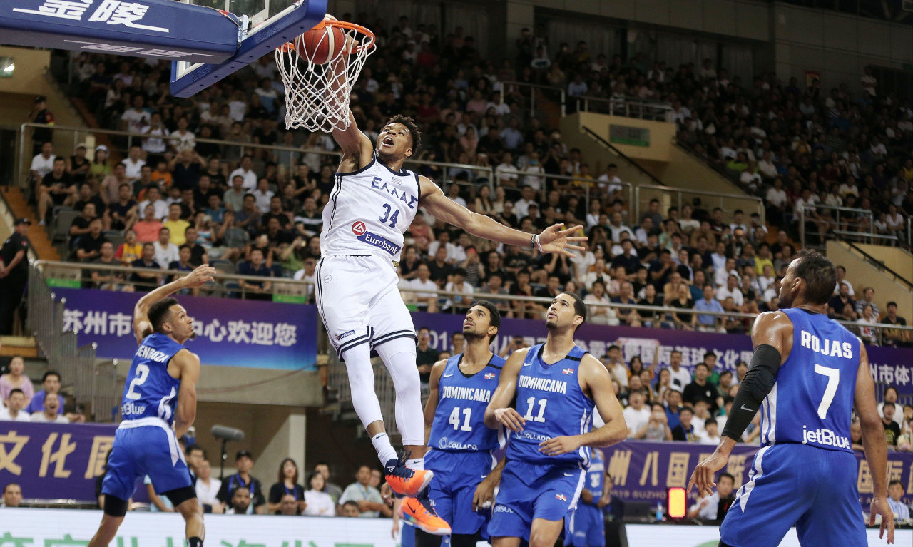 Το παπούτσι special edition του Γιάννη Αντετοκούνμπο για την Ελλάδα (video)