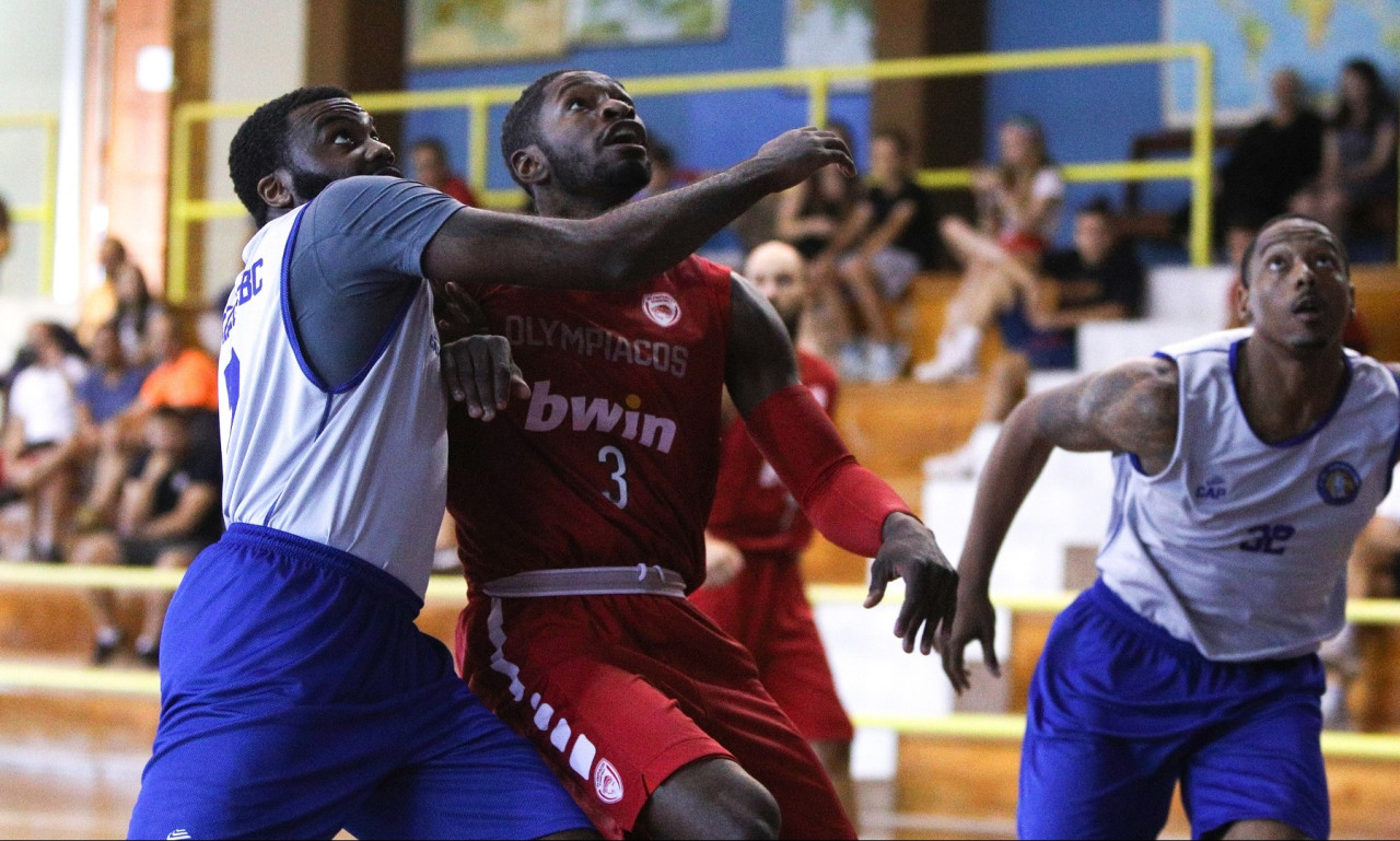 Πρώτη νίκη για τον Ολυμπιακό με Πολ, Χαραλαμπόπουλο και… Σπανούλη