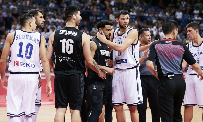Ελλάδα – Νέα Ζηλανδία: Τσαμπουκάς και τεχνικές ποινές στο φινάλε (video+photos)