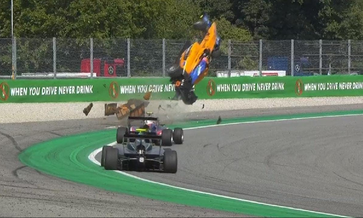 Σοκαριστικό ατύχημα στη Formula 3 με... απογείωση μονοθεσίου (video)