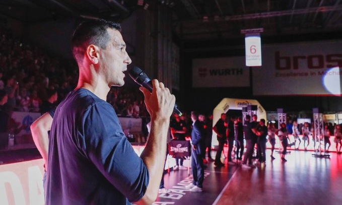 Τιμή σε Ζήση από Μπάμπεργκ: Απέσυρε τη φανέλα με το «6» (video)