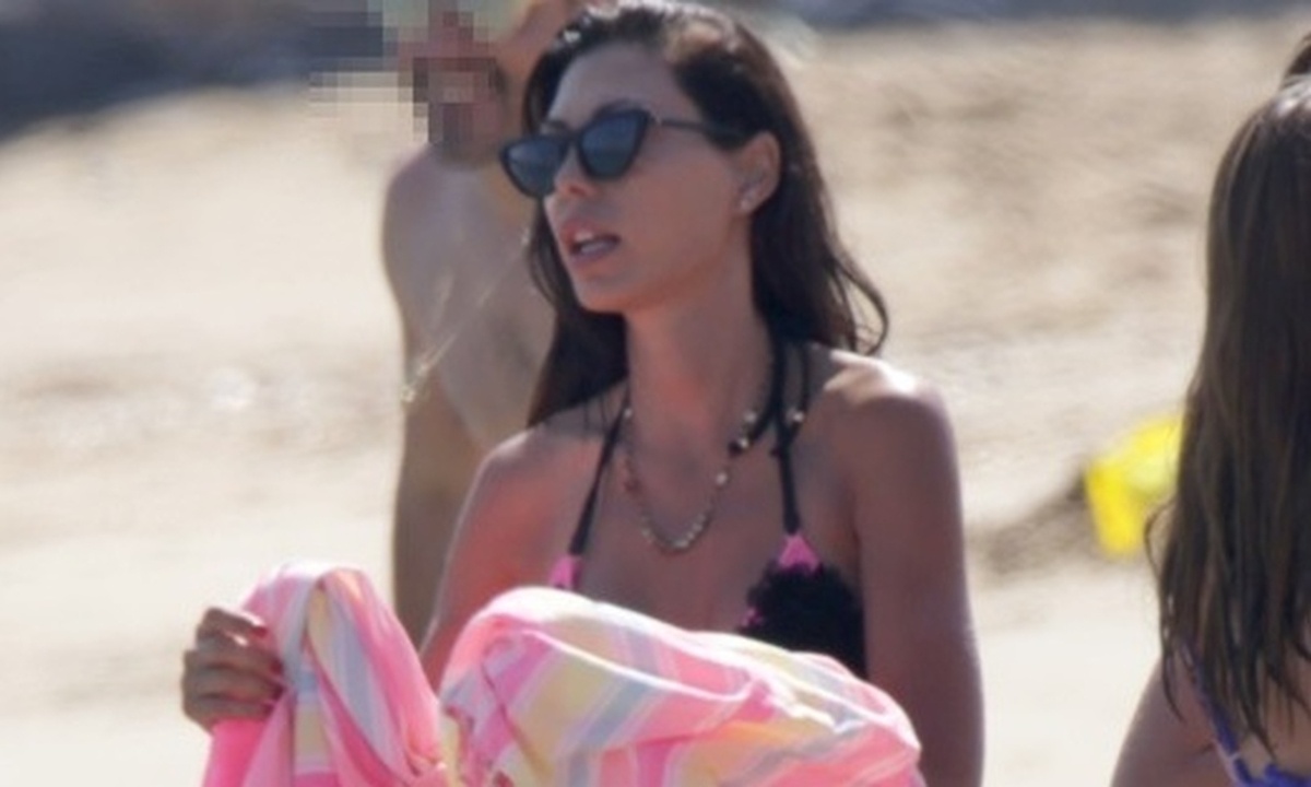 Ιωάννα Μπούκη: Έχετε δει τη σύζυγο του Αντώνη Σρόιτερ με μαγιό; Όχι; (photos)