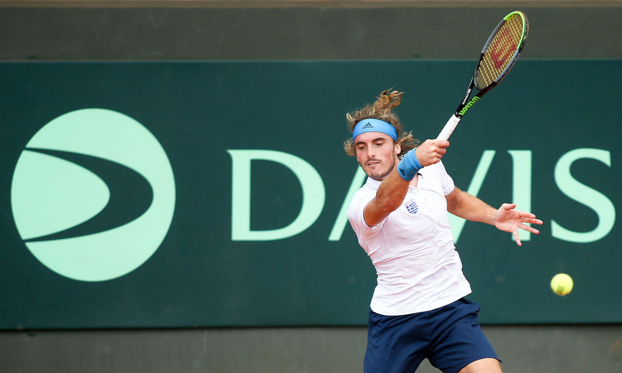 Davis Cup: Άνετο ντεμπούτο για τον Τσιτσιπά (photos+video)