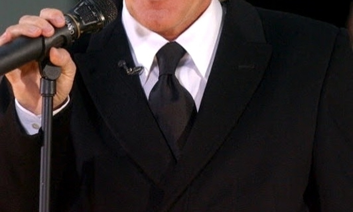 Διάσημος τραγουδιστής αποκάλυψε δημόσια ότι δίνει μάχη με τον καρκίνο (Photos)