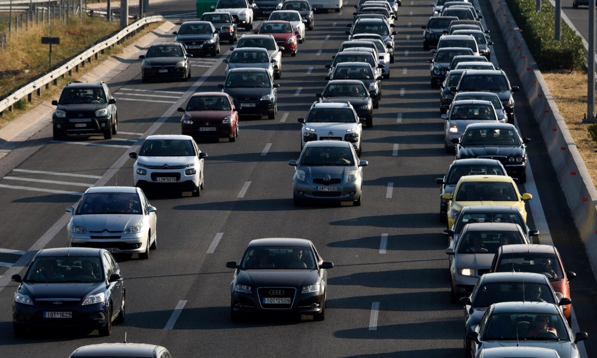 ΤΩΡΑ: «Κόλαση» στην Αθηνών - Λαμίας - Ουρές χιλιομέτρων και στα δύο ρεύματα