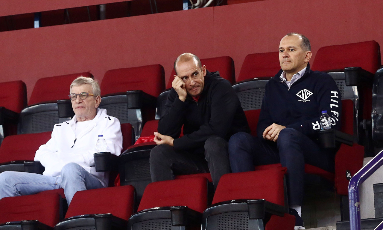 Πουλάνε τρέλα και σανό γιατί είναι τσάμπα…