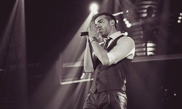 Ο Έλληνας τραγουδιστής που λατρεύουν σε Ισραήλ και Βουλγαρία (photos)