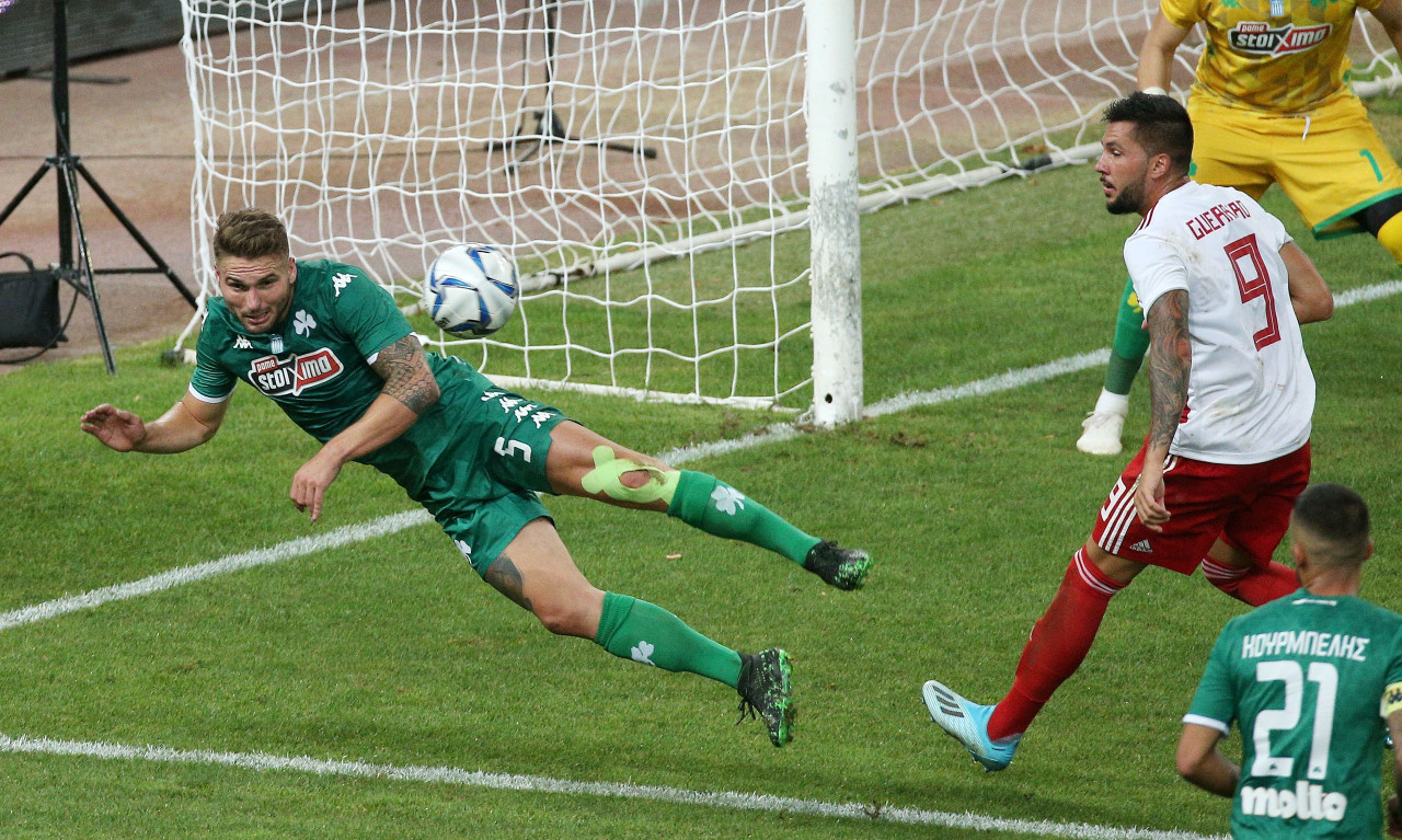 Σένκεφελντ: «Δεν έκανα τίποτα μόνος μου»