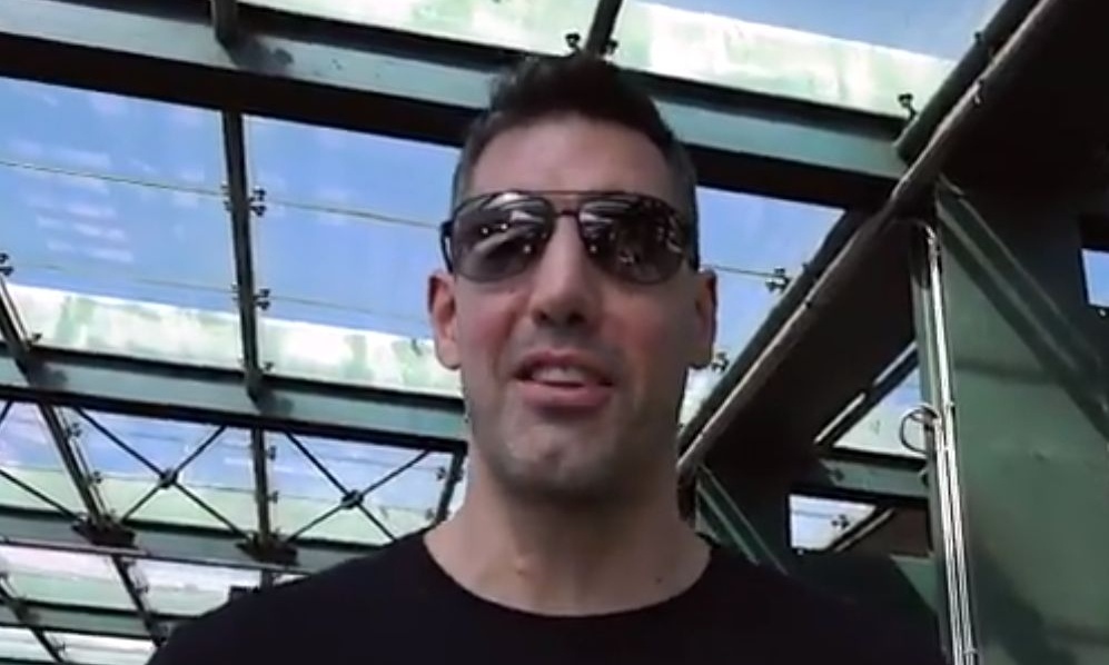 Έφτασε στο Μιλάνο ο Σκόλα (video)