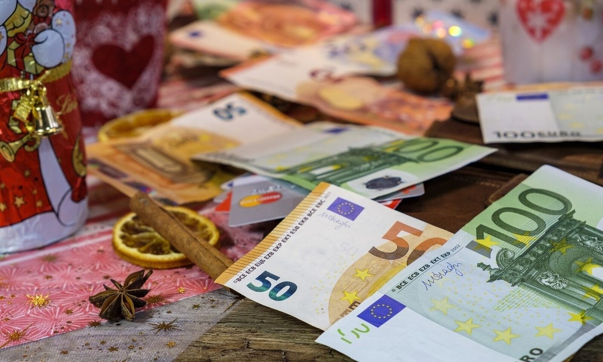 Χριστουγεννιάτικο δώρο από την κυβέρνηση – Ποιοι θα πάρουν το έξτρα πλεόνασμα