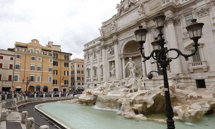 Παράνομη χωματερή εντοπίστηκε σε υπόγειο υδραγωγό κοντά στη Φοντάνα ντι Τρέβι