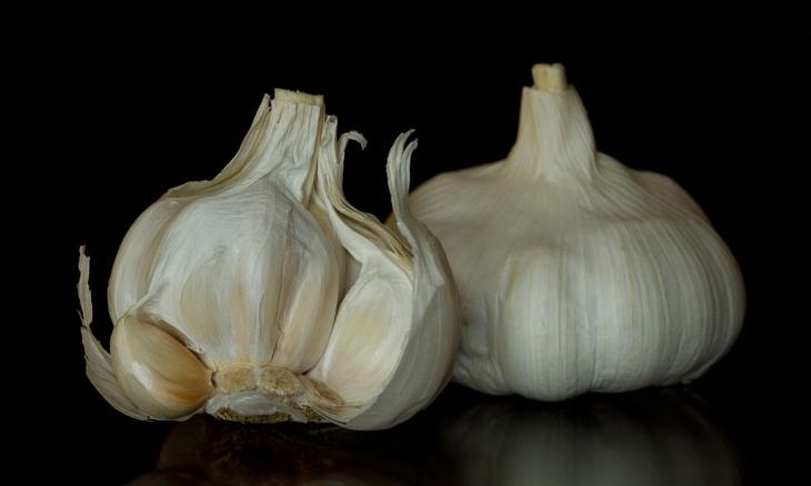 Σκόρδο! Βρωμάει, αλλά δεν φαντάζεστε γιατί πρέπει να το τρώτε κάθε μέρα (video)