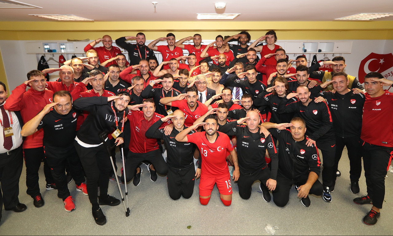 Υπέρ του πολέμου στη Συρία οι Τούρκοι παίκτες! (photos+video)