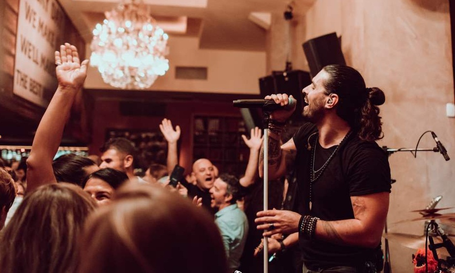 «Βούλιαξαν» την Γλυφάδα οι 15 50