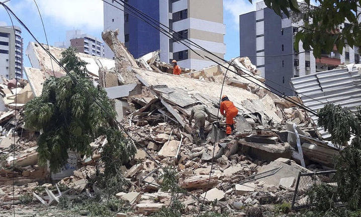 Βραζιλία: Κατέρρευσε πολυκατοικία - Τουλάχιστον ένας νεκρός