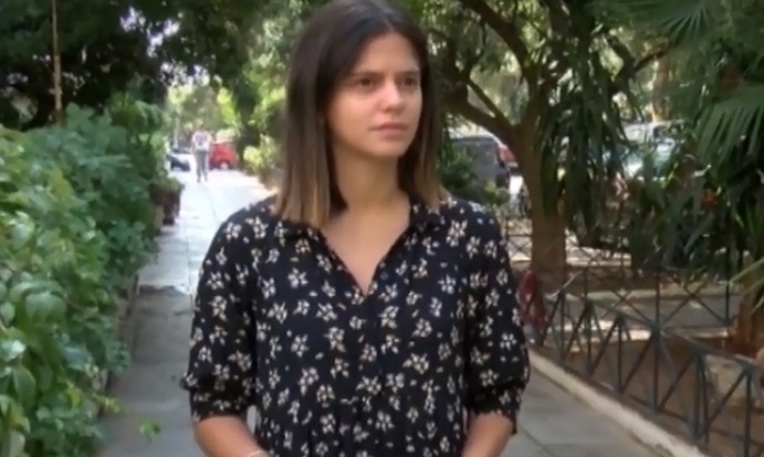 Βίντεο-ντοκουμέντο από την κλοπή του αυτοκινήτου 25χρονης: Ο ληστής την έσυρε με το όχημα