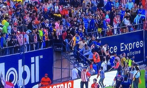 Τρομερά επεισόδια και διακοπή σε αγώνα στο Μεξικό (photos+video)