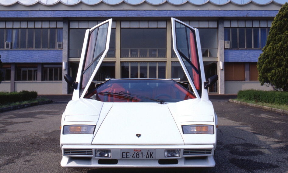 Εάν υπήρχε Άγιο Δισκοπότηρο της ασφάλτου αυτό θα ήταν η Lamborghini Countach