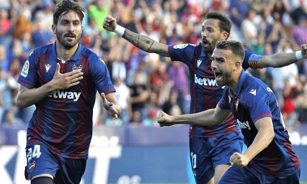 Απίθανο τρολάρισμα της Λεβάντε σε Μπαρτσελόνα! (photos)