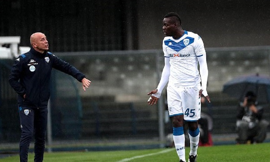 Αντίδραση από Μπαλοτέλι: Απείλησε να φύγει από το γήπεδο μετά από ρατσιστικές κραυγές (video)